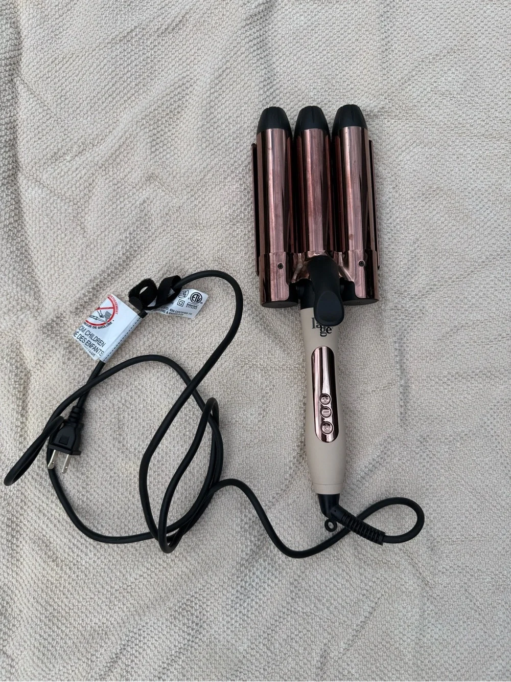 Lange Triple-Barrel Waver in Rose Gold and Cream